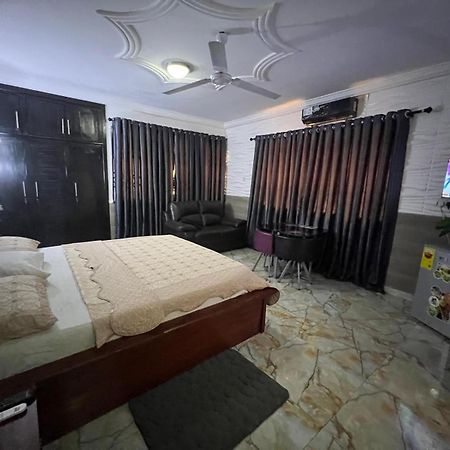 Nesta Barron -Home Away From Home North Legon ภายนอก รูปภาพ