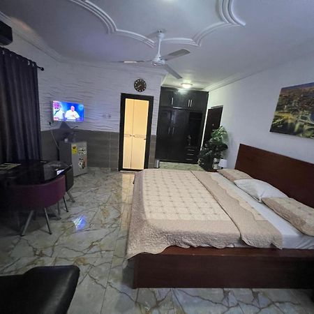 Nesta Barron -Home Away From Home North Legon ภายนอก รูปภาพ