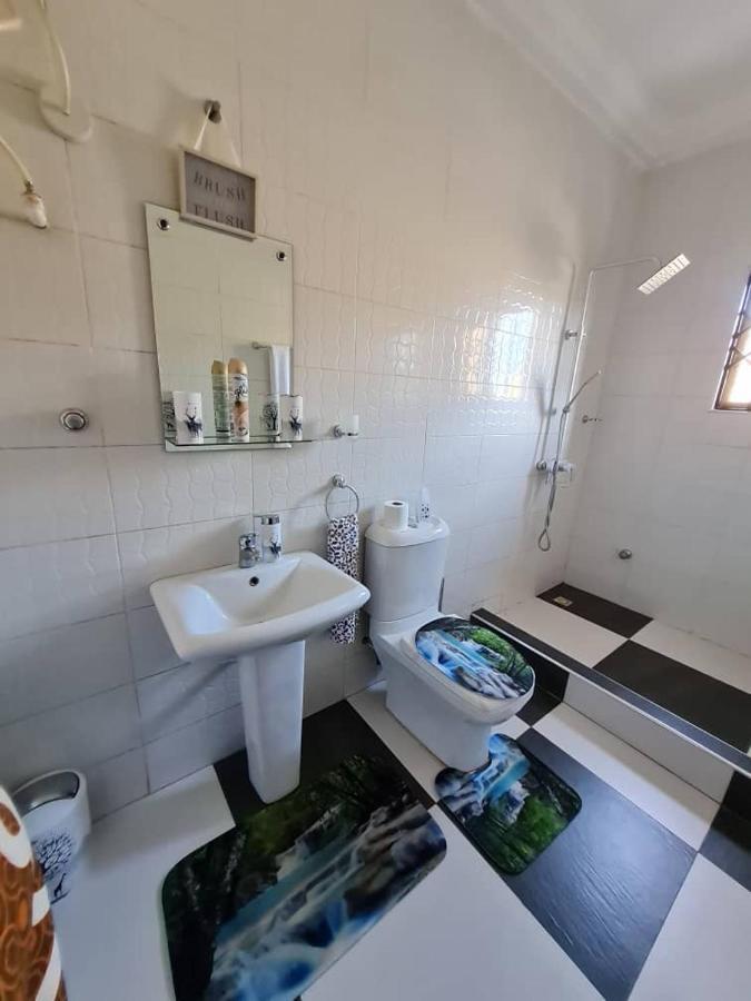 Nesta Barron -Home Away From Home North Legon ภายนอก รูปภาพ