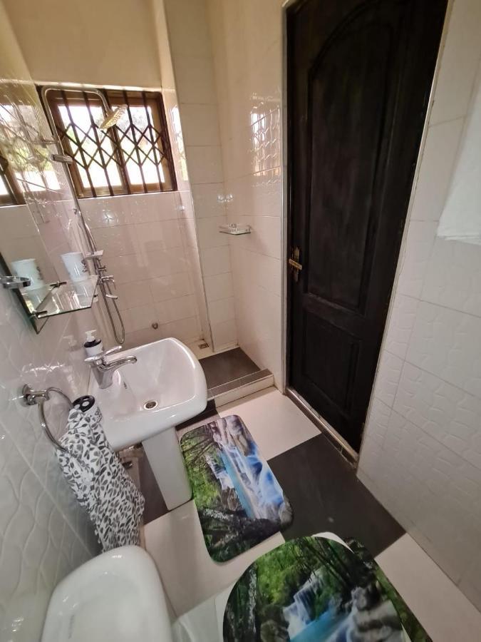 Nesta Barron -Home Away From Home North Legon ภายนอก รูปภาพ