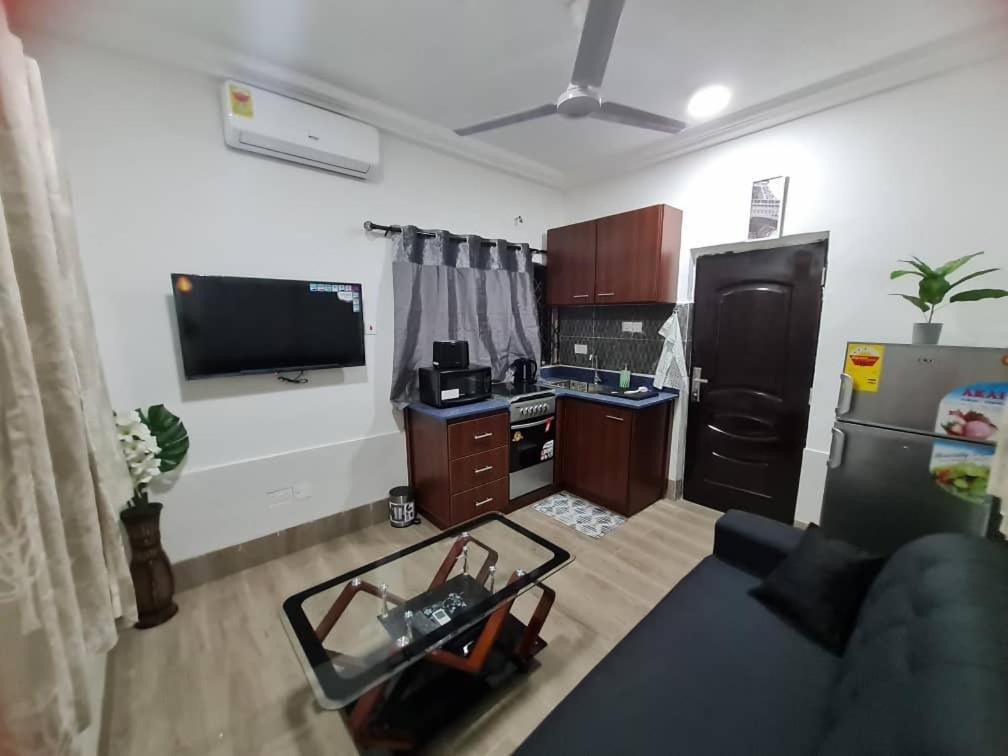 Nesta Barron -Home Away From Home North Legon ภายนอก รูปภาพ