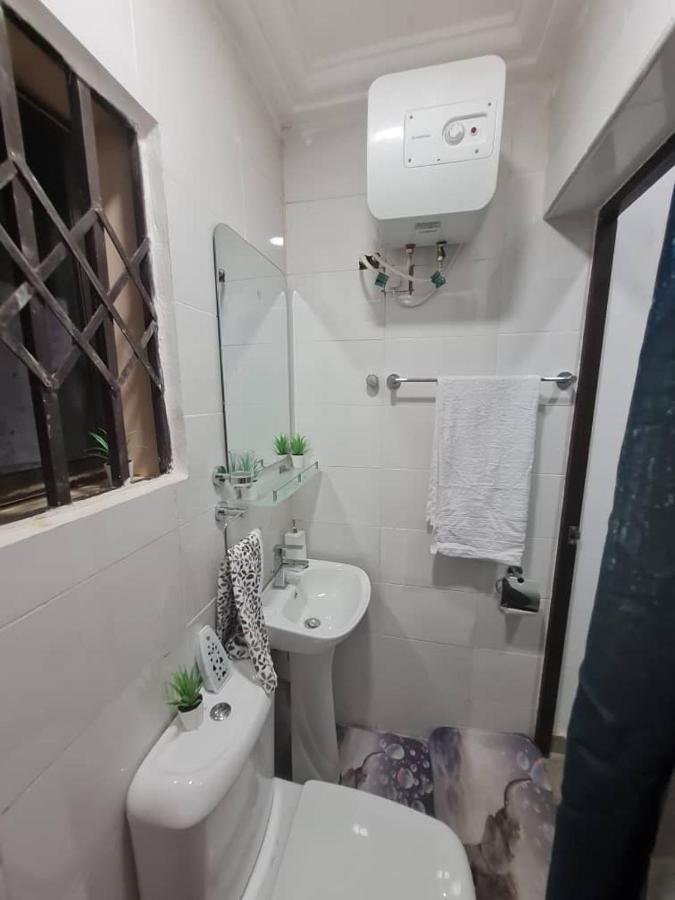 Nesta Barron -Home Away From Home North Legon ภายนอก รูปภาพ