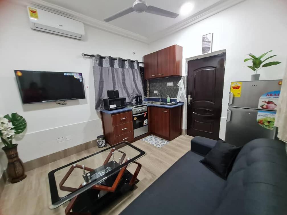 Nesta Barron -Home Away From Home North Legon ภายนอก รูปภาพ