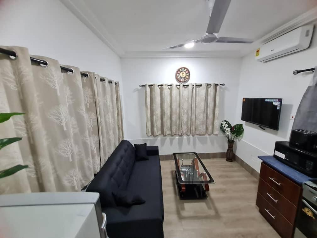 Nesta Barron -Home Away From Home North Legon ภายนอก รูปภาพ