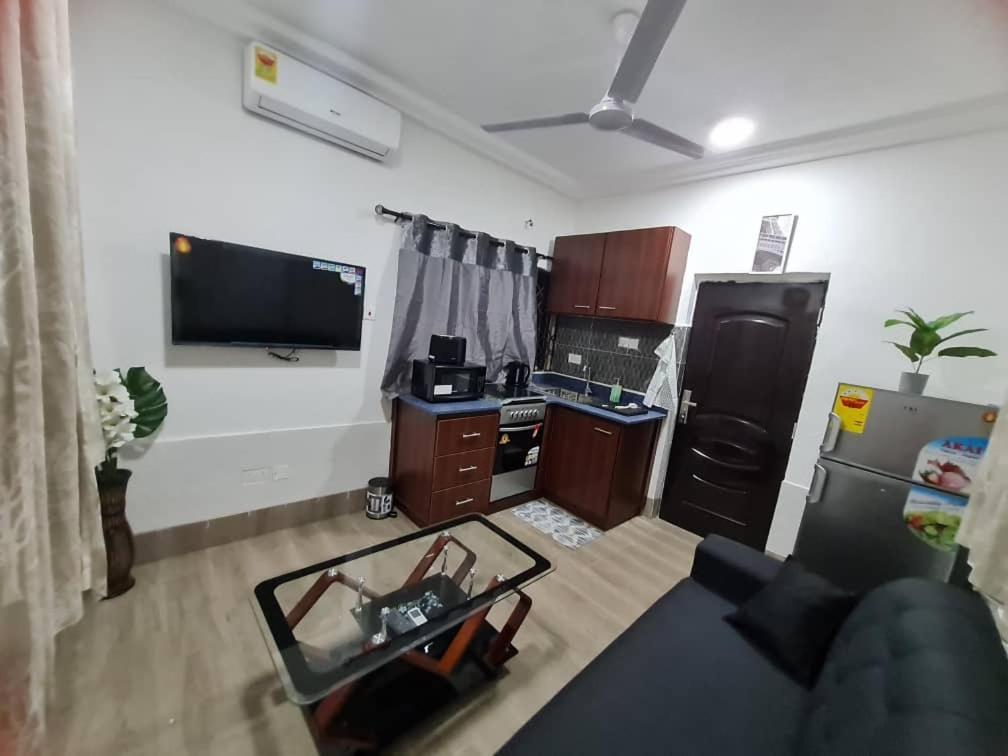 Nesta Barron -Home Away From Home North Legon ภายนอก รูปภาพ