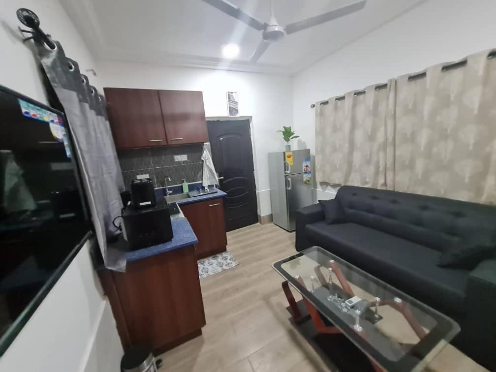 Nesta Barron -Home Away From Home North Legon ภายนอก รูปภาพ