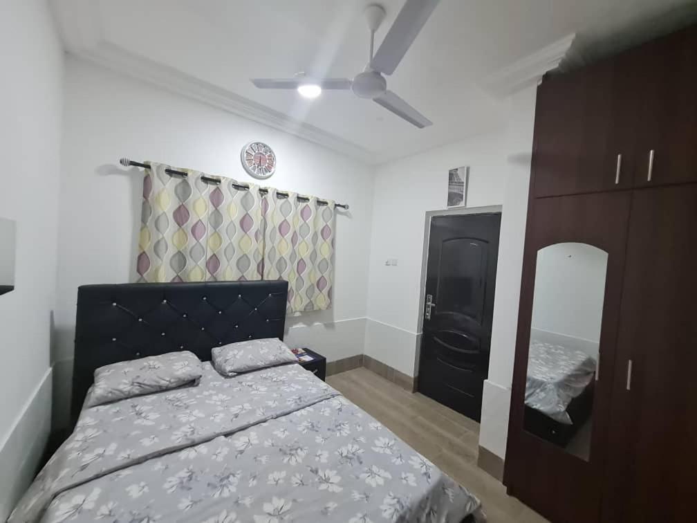 Nesta Barron -Home Away From Home North Legon ภายนอก รูปภาพ