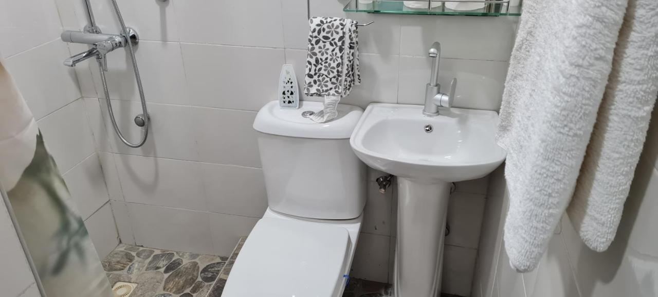 Nesta Barron -Home Away From Home North Legon ภายนอก รูปภาพ