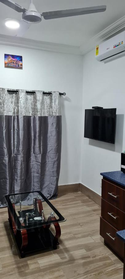 Nesta Barron -Home Away From Home North Legon ภายนอก รูปภาพ