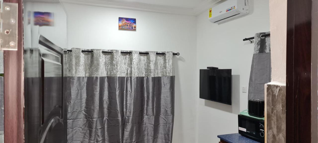 Nesta Barron -Home Away From Home North Legon ภายนอก รูปภาพ