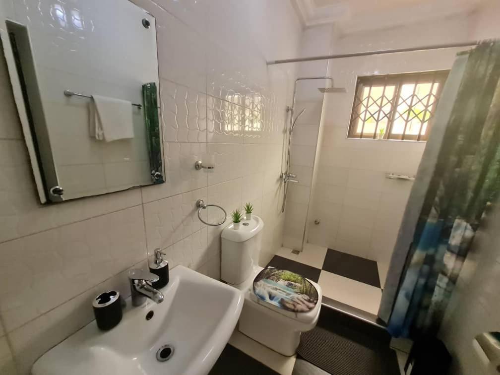 Nesta Barron -Home Away From Home North Legon ห้อง รูปภาพ