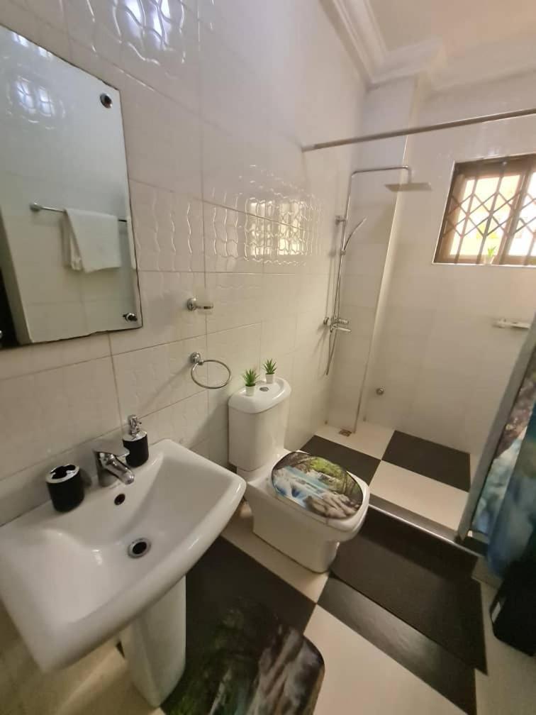 Nesta Barron -Home Away From Home North Legon ห้อง รูปภาพ
