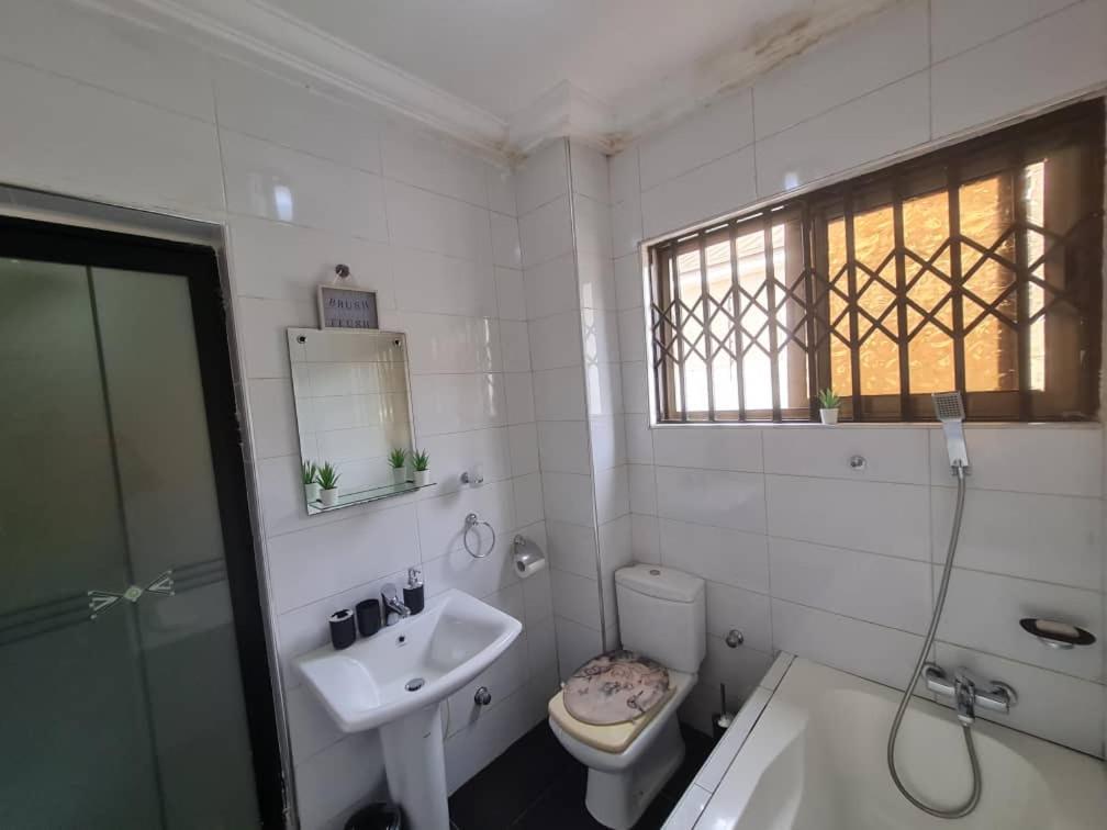 Nesta Barron -Home Away From Home North Legon ห้อง รูปภาพ