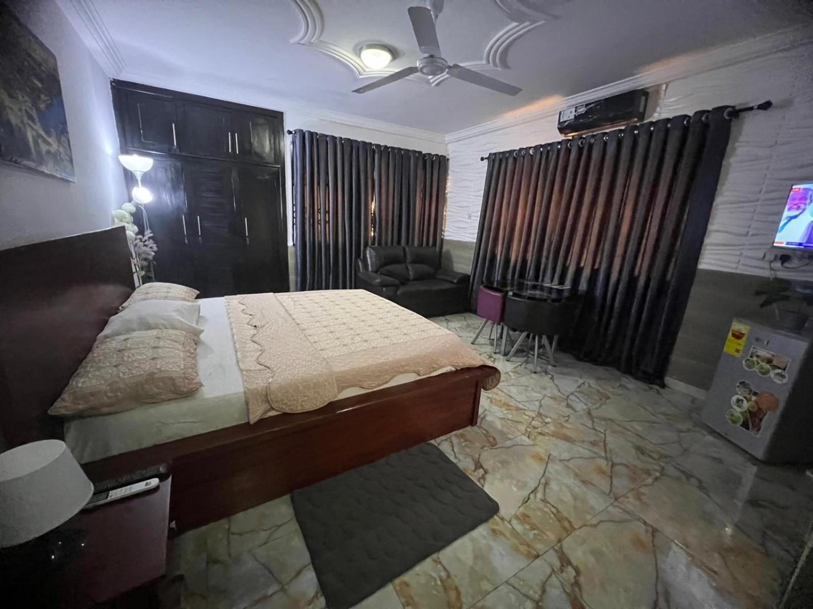 Nesta Barron -Home Away From Home North Legon ภายนอก รูปภาพ