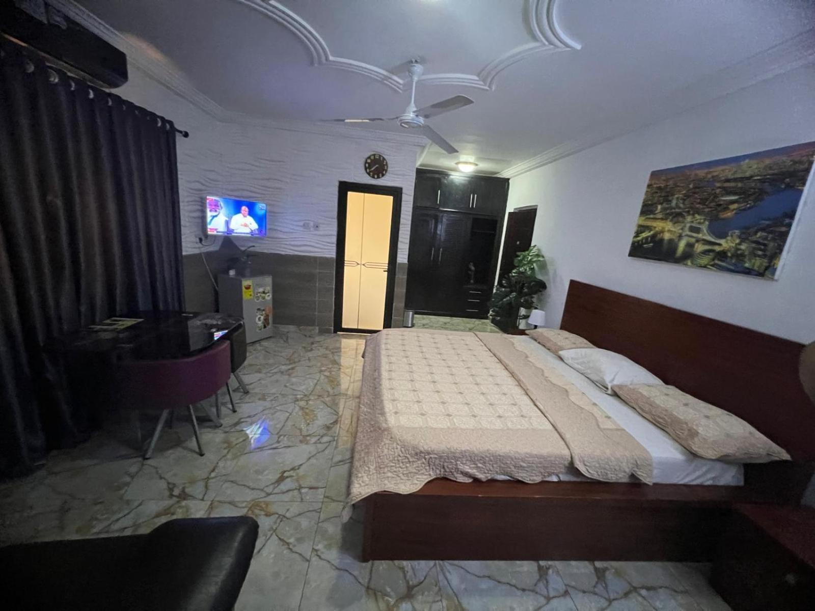 Nesta Barron -Home Away From Home North Legon ภายนอก รูปภาพ