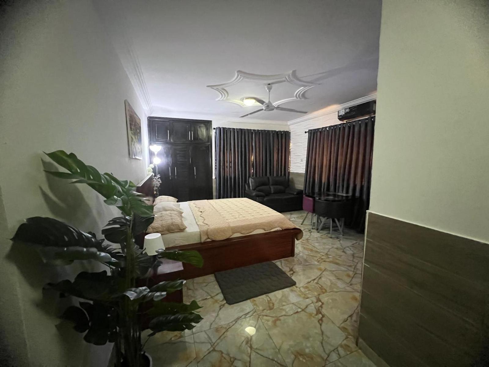 Nesta Barron -Home Away From Home North Legon ภายนอก รูปภาพ
