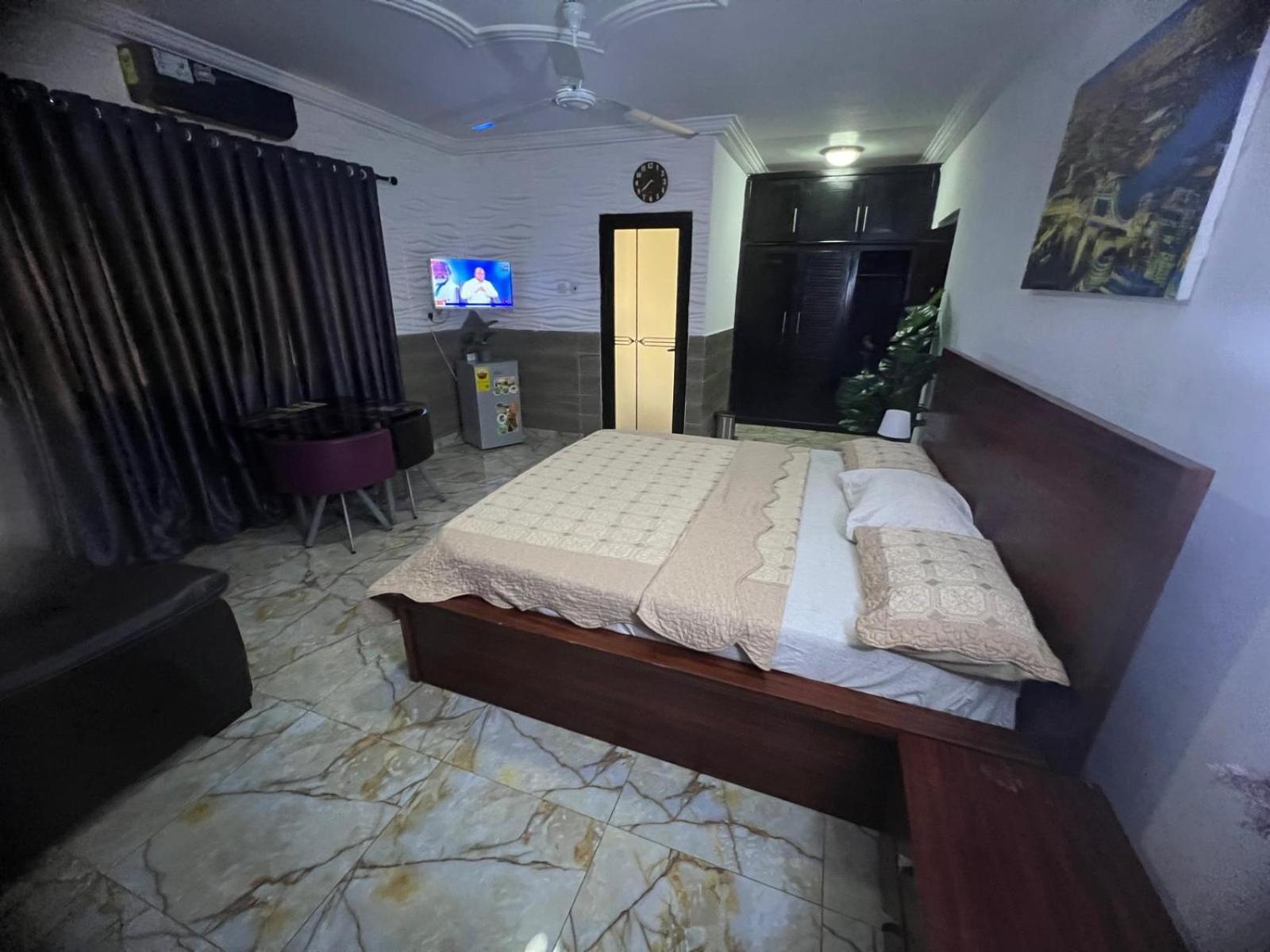 Nesta Barron -Home Away From Home North Legon ภายนอก รูปภาพ