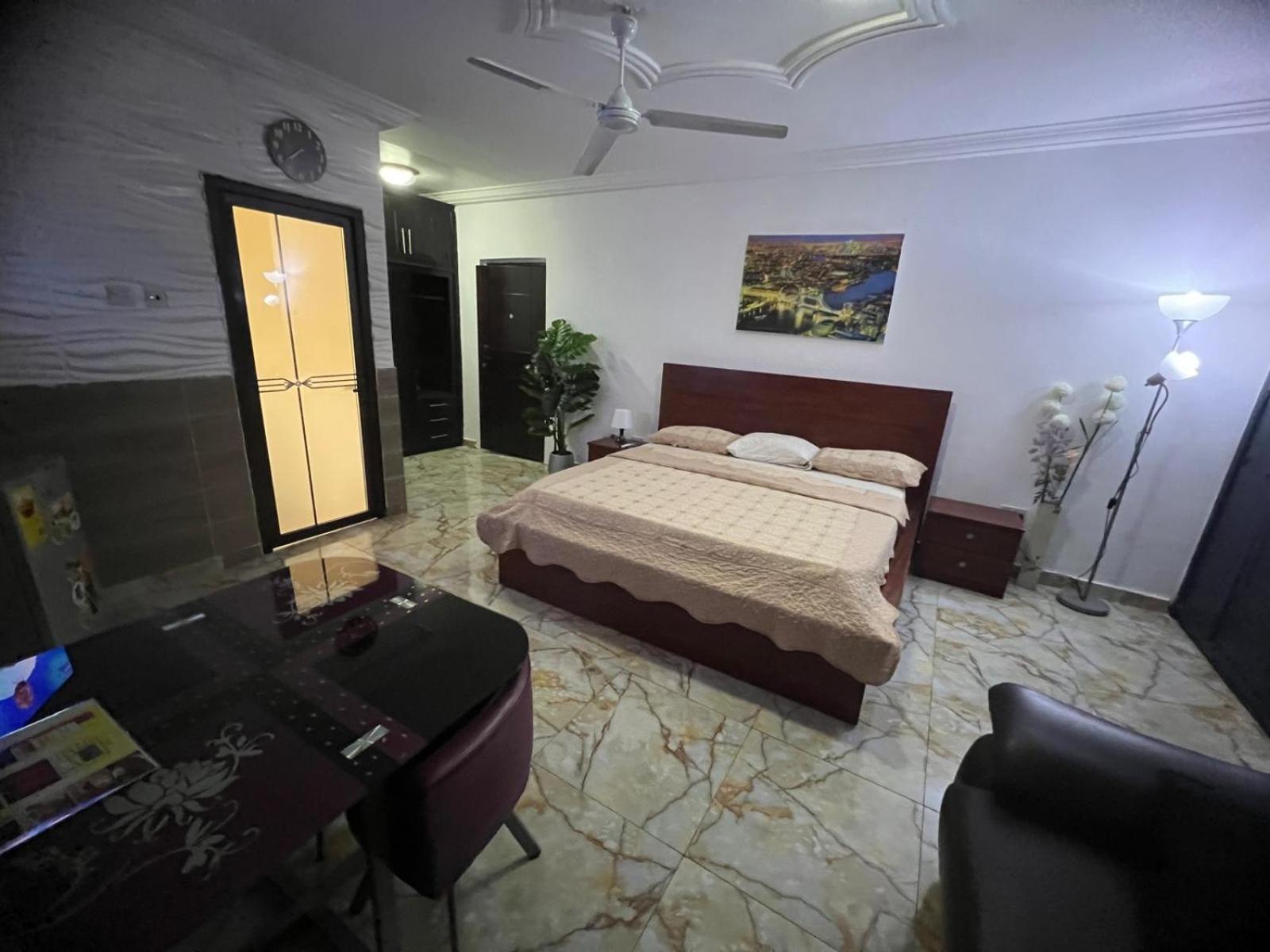 Nesta Barron -Home Away From Home North Legon ภายนอก รูปภาพ