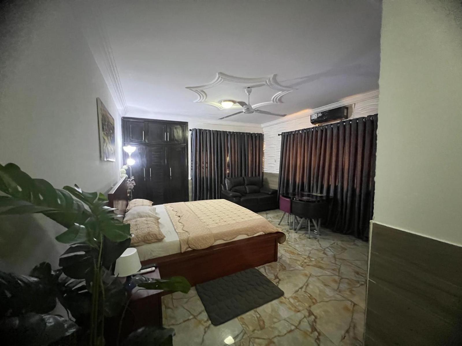 Nesta Barron -Home Away From Home North Legon ภายนอก รูปภาพ