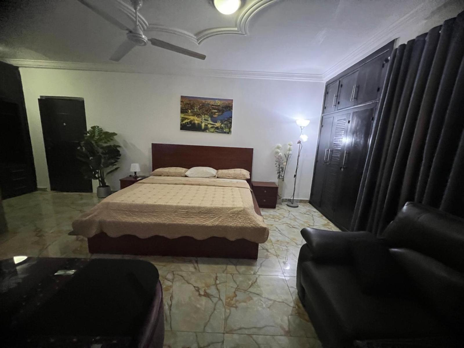 Nesta Barron -Home Away From Home North Legon ภายนอก รูปภาพ