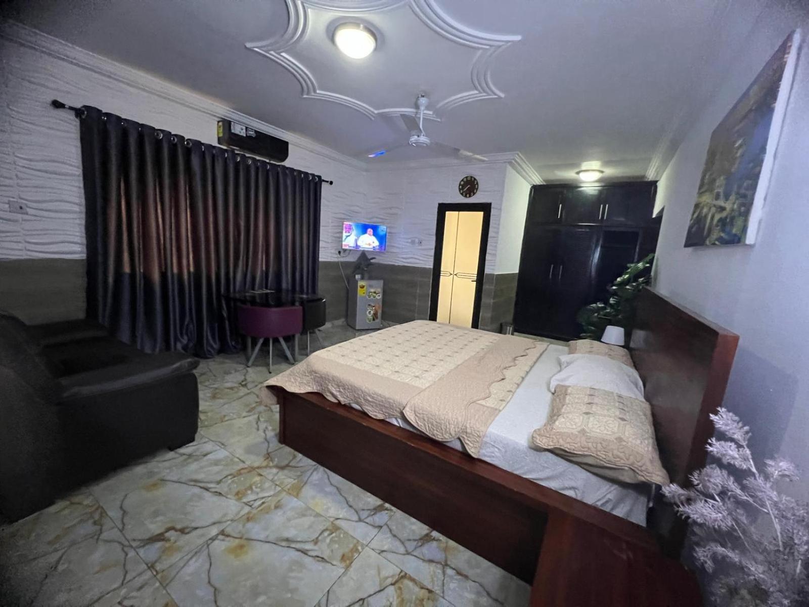 Nesta Barron -Home Away From Home North Legon ภายนอก รูปภาพ