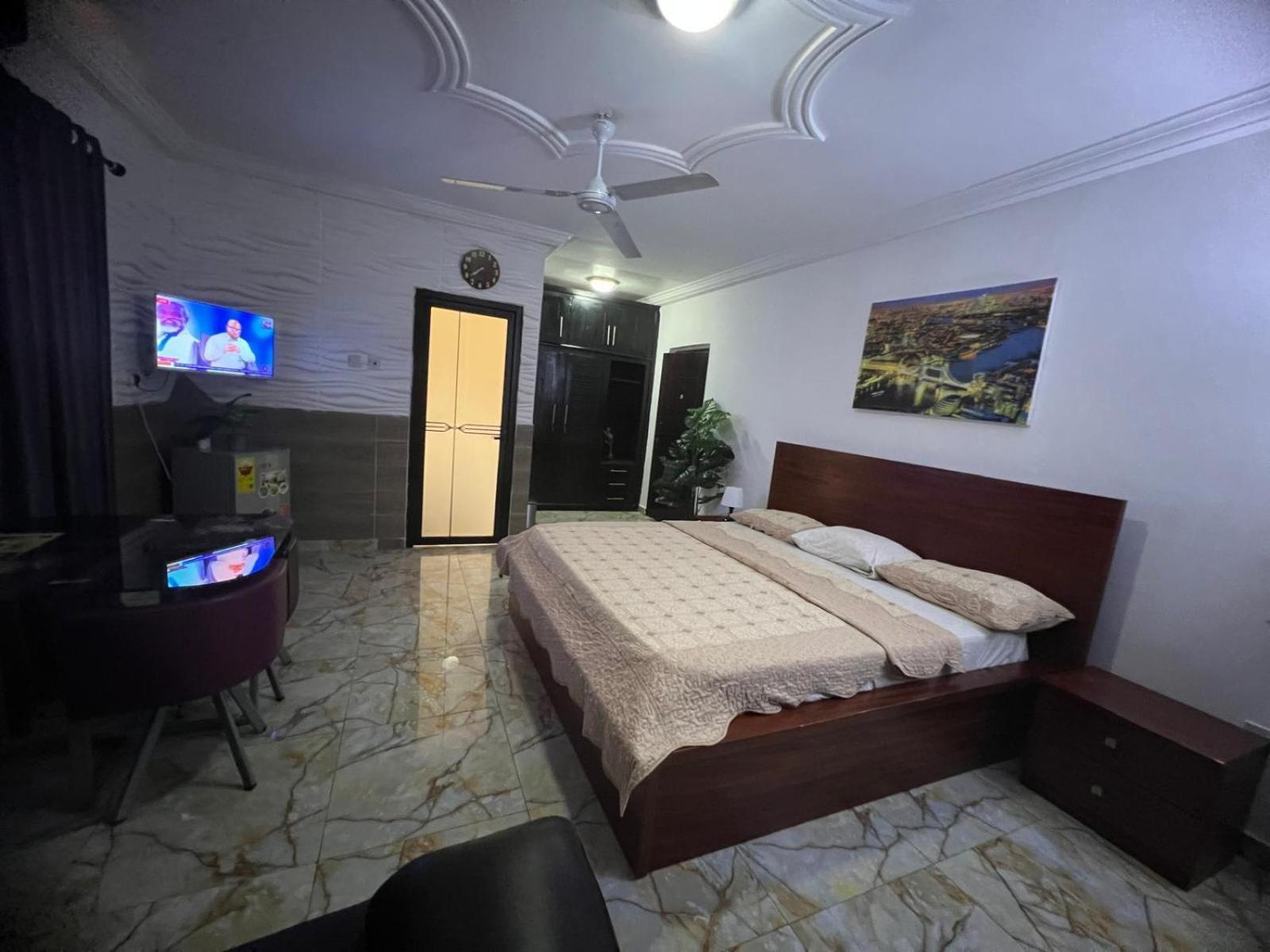 Nesta Barron -Home Away From Home North Legon ภายนอก รูปภาพ