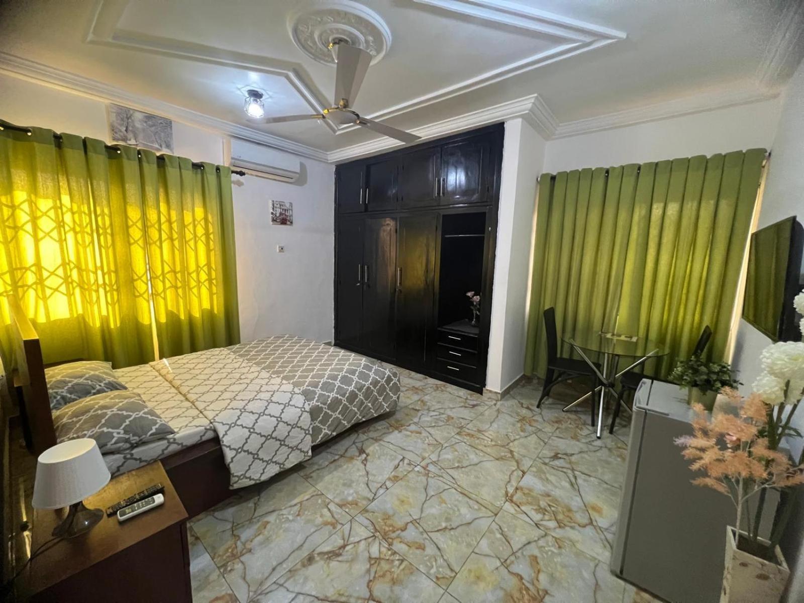 Nesta Barron -Home Away From Home North Legon ภายนอก รูปภาพ