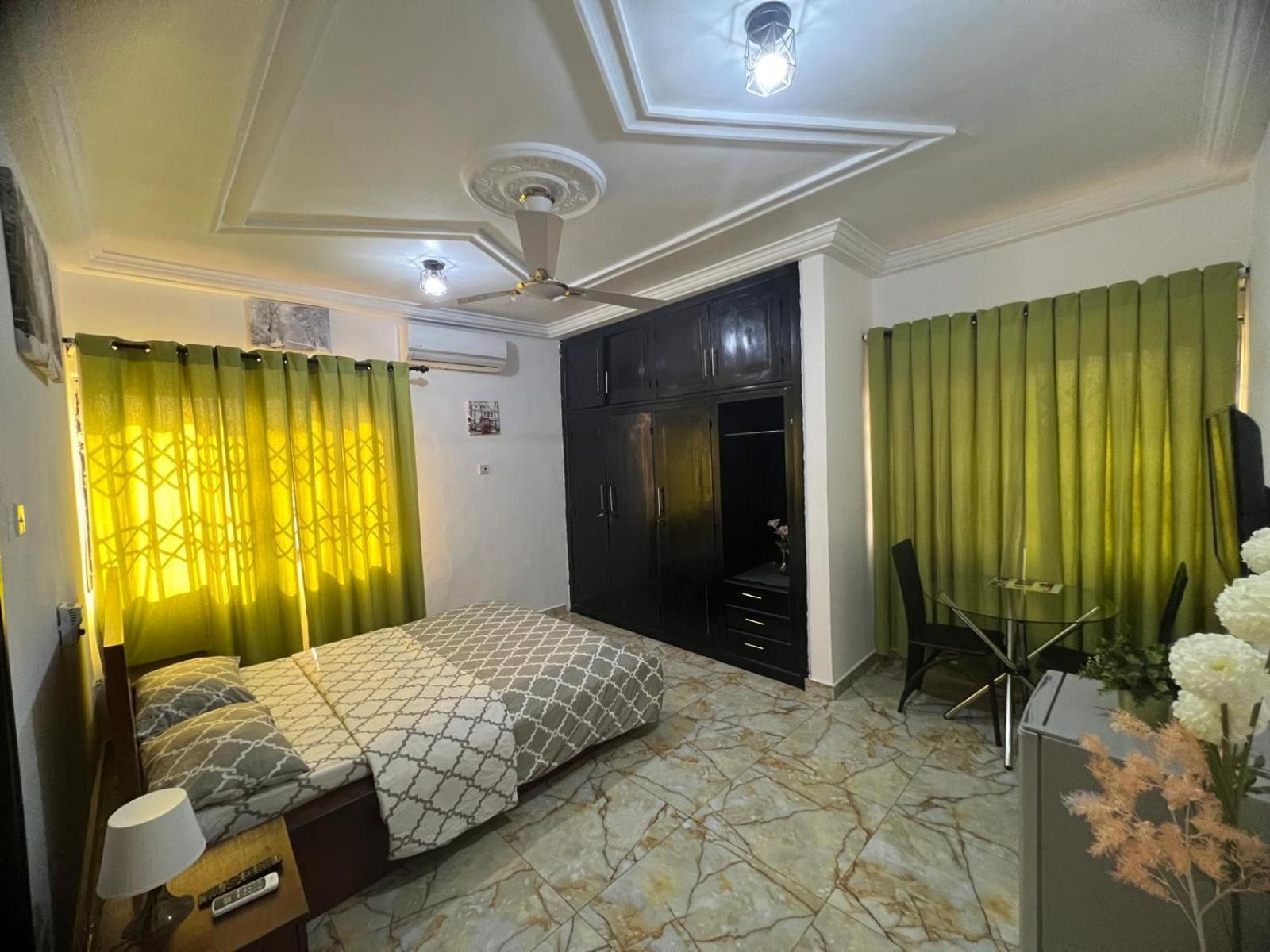 Nesta Barron -Home Away From Home North Legon ภายนอก รูปภาพ