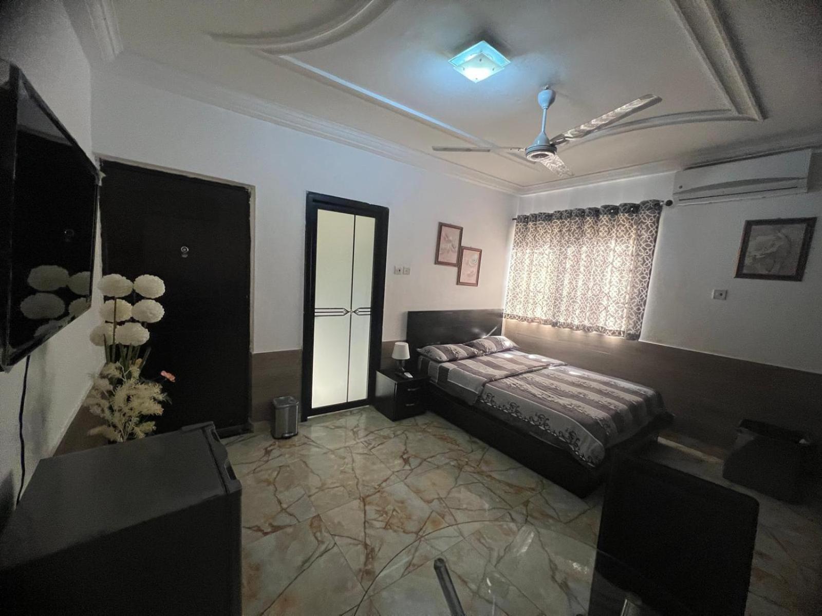 Nesta Barron -Home Away From Home North Legon ภายนอก รูปภาพ