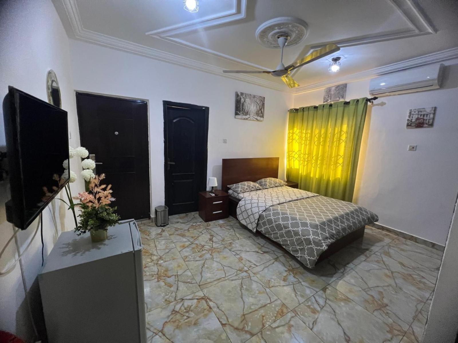 Nesta Barron -Home Away From Home North Legon ภายนอก รูปภาพ