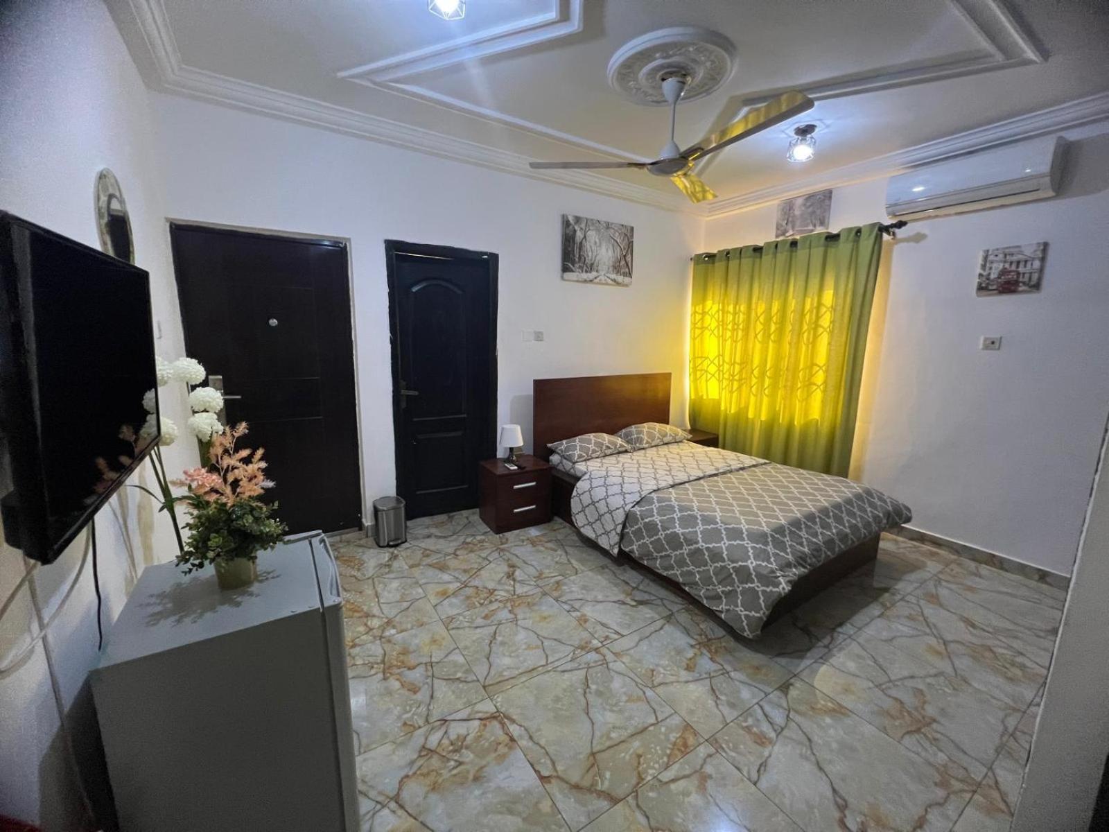 Nesta Barron -Home Away From Home North Legon ภายนอก รูปภาพ