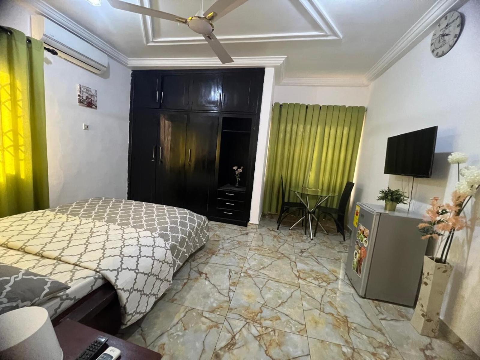 Nesta Barron -Home Away From Home North Legon ภายนอก รูปภาพ