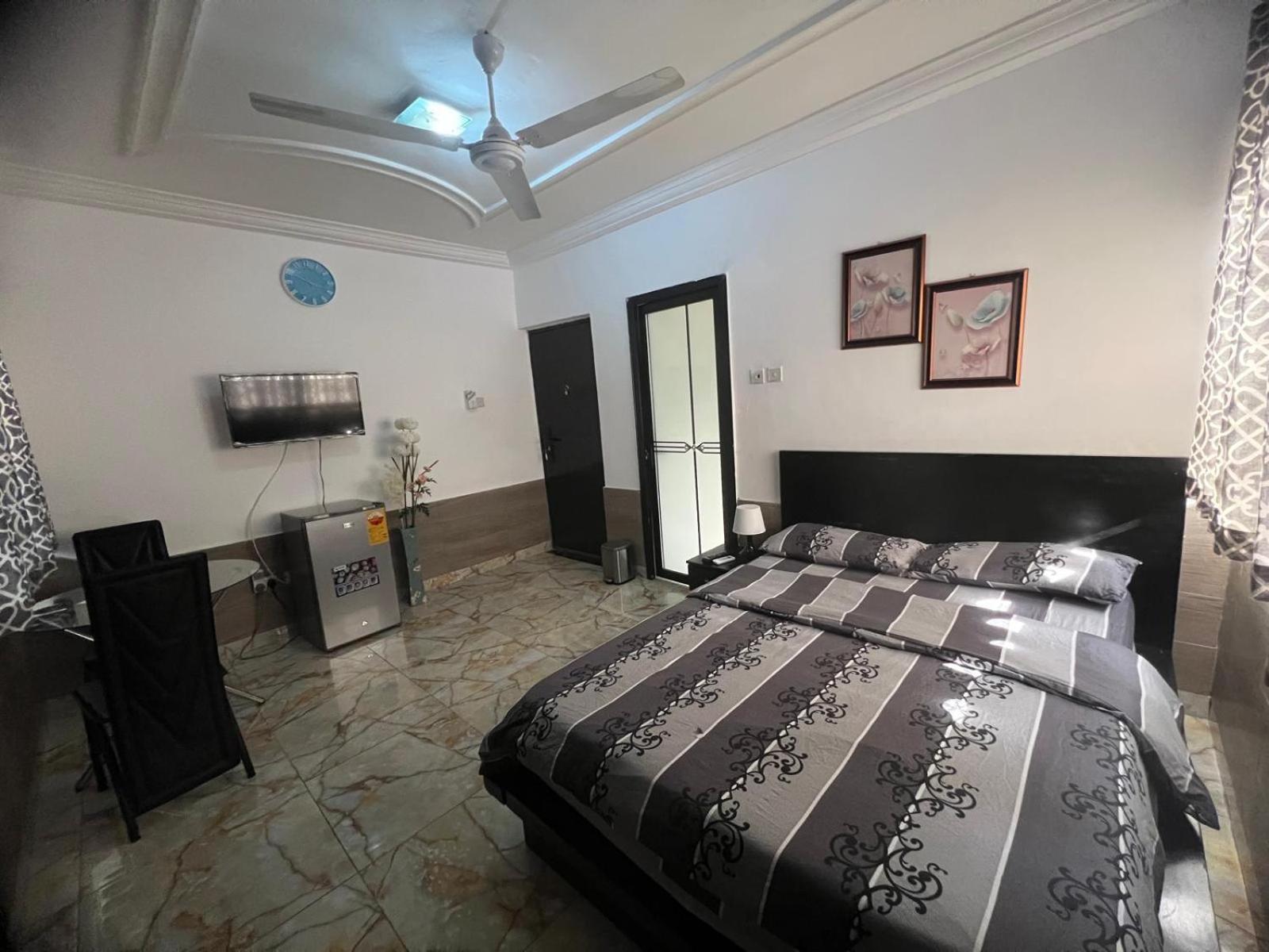 Nesta Barron -Home Away From Home North Legon ภายนอก รูปภาพ